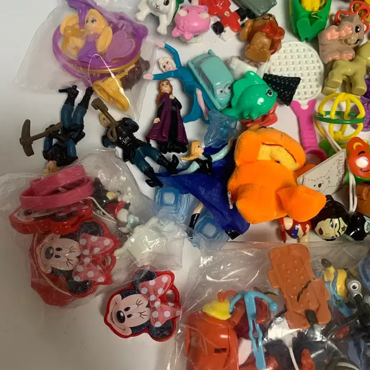 [BUNJANG] Kinder Joy Assorted Figurines Bundle Set / 킨더조이 뽑기 잡동사니 피규어 일괄판매 .