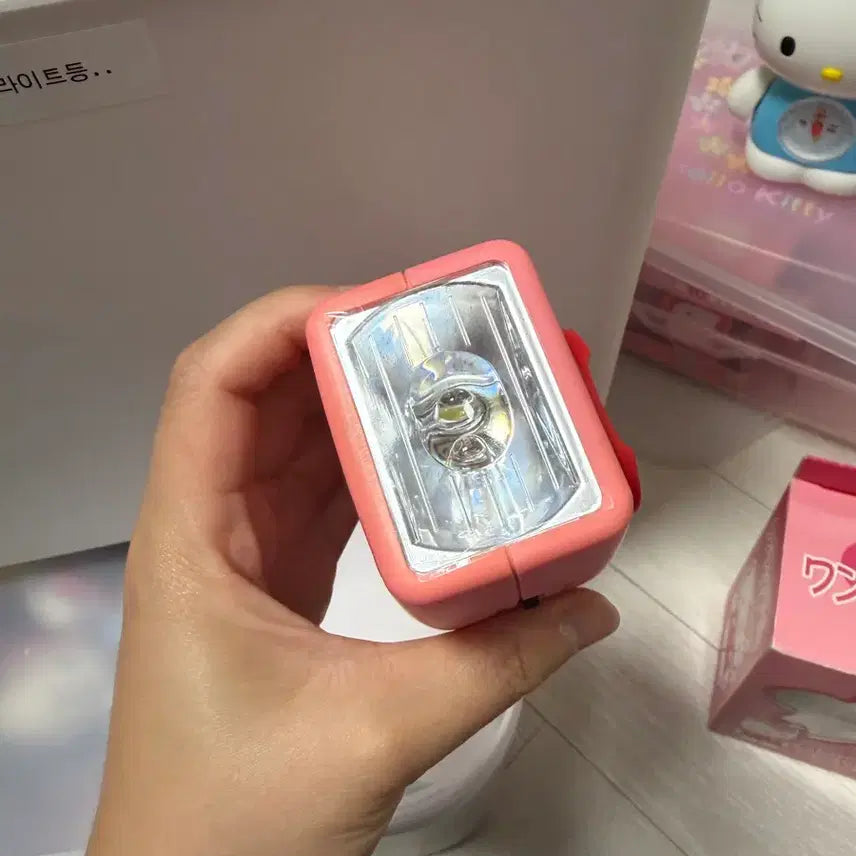 [BUNJANG] Classic Hello Kitty Manual Crank Lantern / 고전키티 수동 조명등