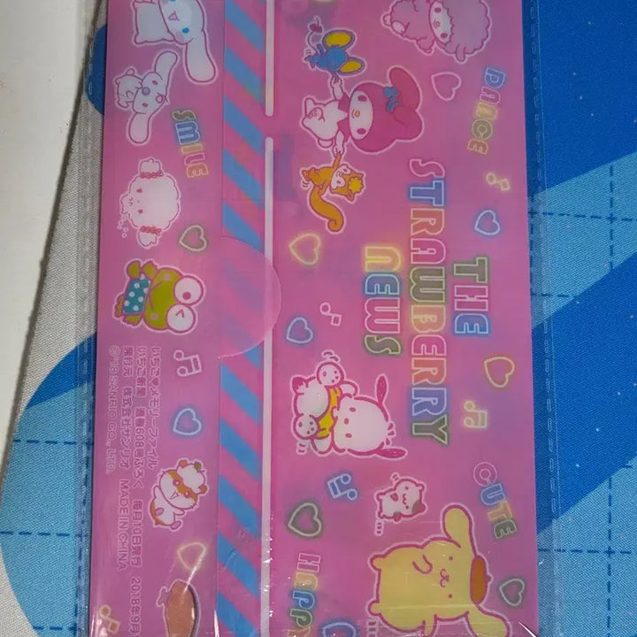 [BUNJANG] Sanrio Ichigo Shimbun Supplement Mask Case Pouch Paper Storage Box / 산리오 이치고신문 부록 마스크케이스 다용도케이스 파우치 지류보관함