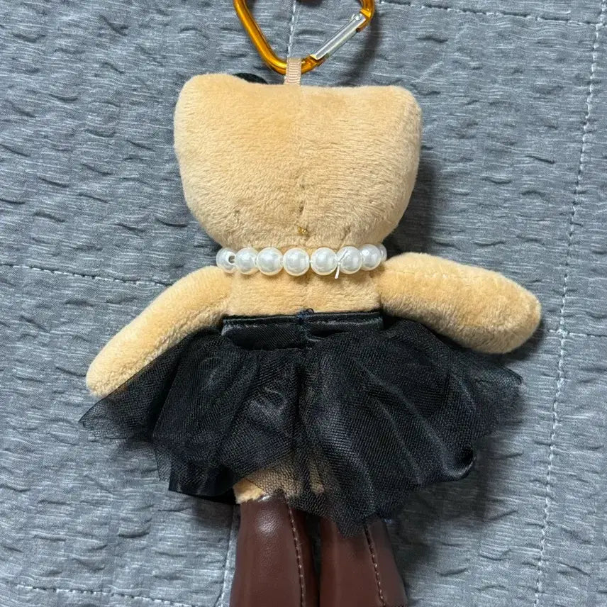 [BUNJANG] Hello Kitty Long Legs Plush Keychain Black Dress Pearl Necklace / 롱다리 키티 헬로키티 인형 키링 검정 드레스 진주 목걸이 새상품