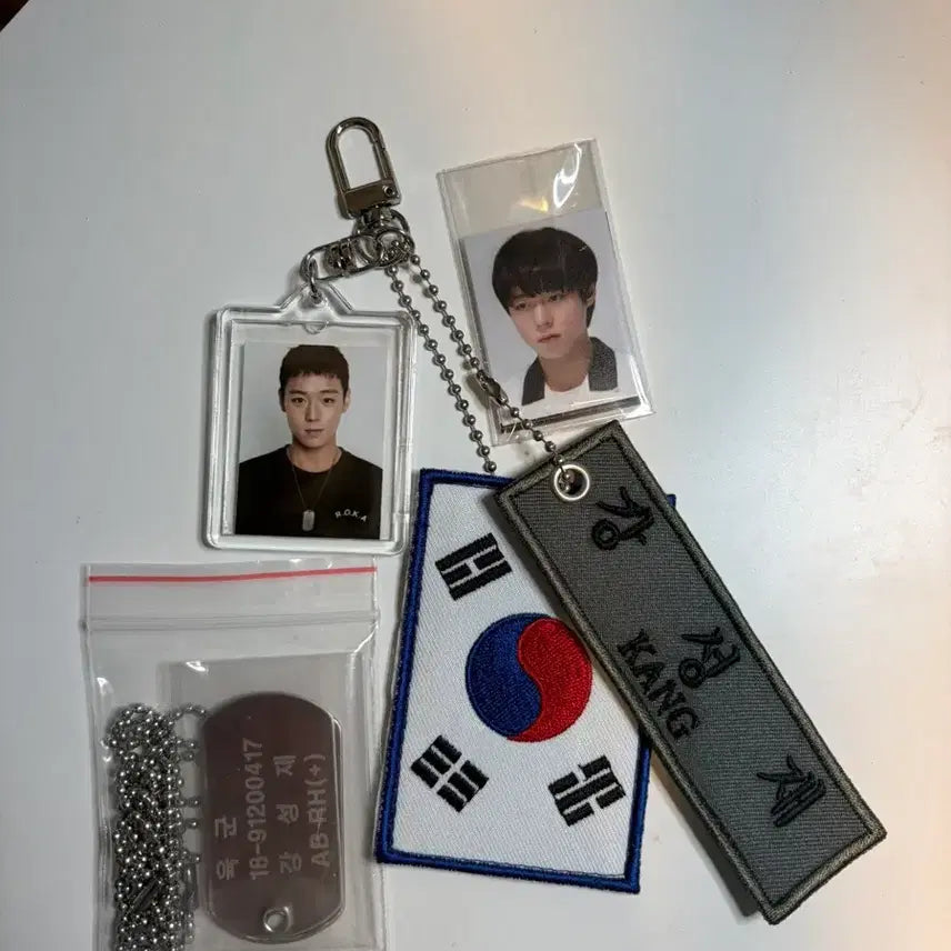 [BUNJANG] Kang Sung Jae Park Ji Hoon Goods Set (Dog Tag, Taegeukgi Patch, Keyring) / 강성재 박지훈 굿즈 세트 (군번줄, 태극기 패치, 키링)