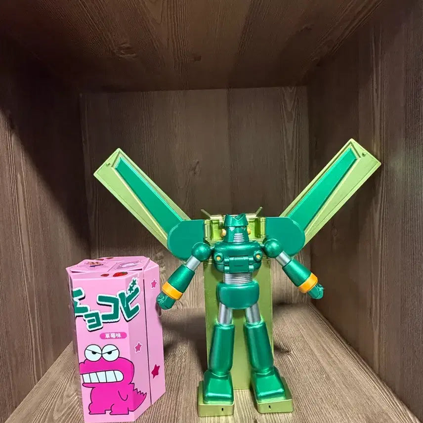 [BUNJANG] Crayon Shin-chan Transformation Choco-bi Gundam Figure (China Exclusive) / 짱구 중국한정 변신 초코비건담 피규어입니다.