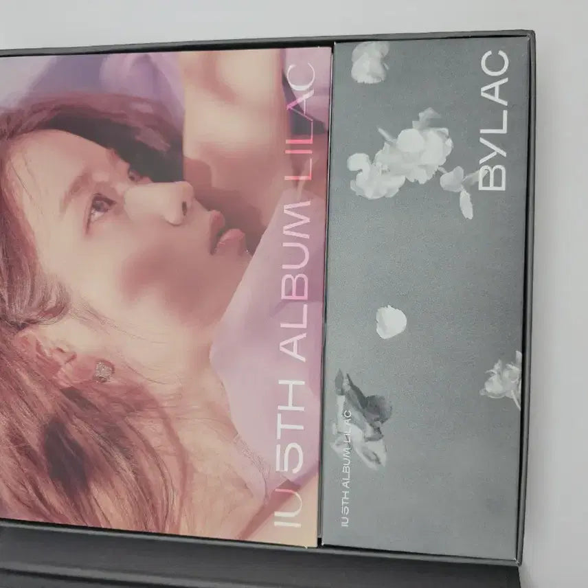 [BUNJANG] IU LILAC Album BYLAC Version (Unsealed) / [개봉] 아이유 LILAC 앨범 BYLAC