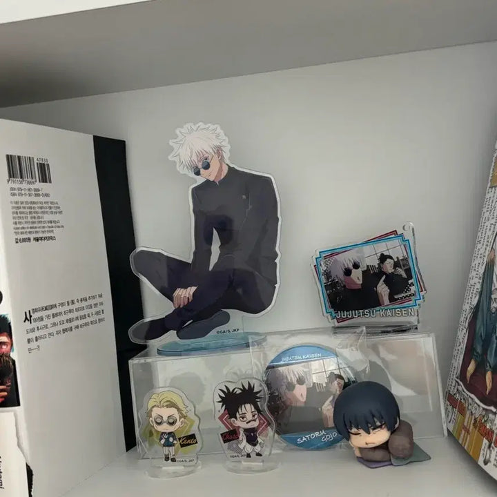 [BUNJANG] Jujutsu Kaisen Satoru Gojo Acrylic Stand &amp; Merchandise Bundle / 주술회전 고죠 사토루 아크릴 + 사진에 있는 굿즈 일괄 피규어