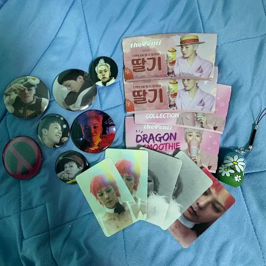 [BUNJANG] G-Dragon Bundle Set Photocard, Badge, Cup Holder, Keyring / 지드래곤 포카, 뱃지, 컵홀더, 키링 일괄