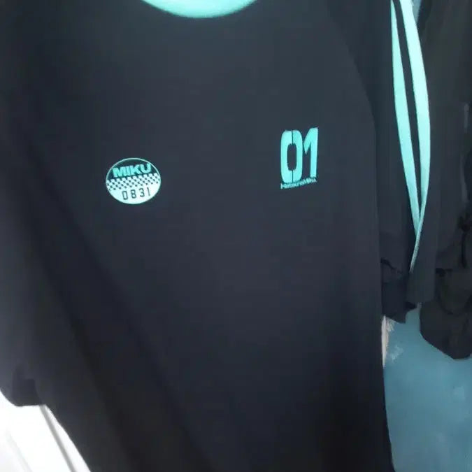 [BUNJANG] SPAO x Hatsune Miku Color Block Short Sleeve T-Shirt 2XL / 스파오 하츠네 미쿠 배색 반팔 티셔츠 2xl