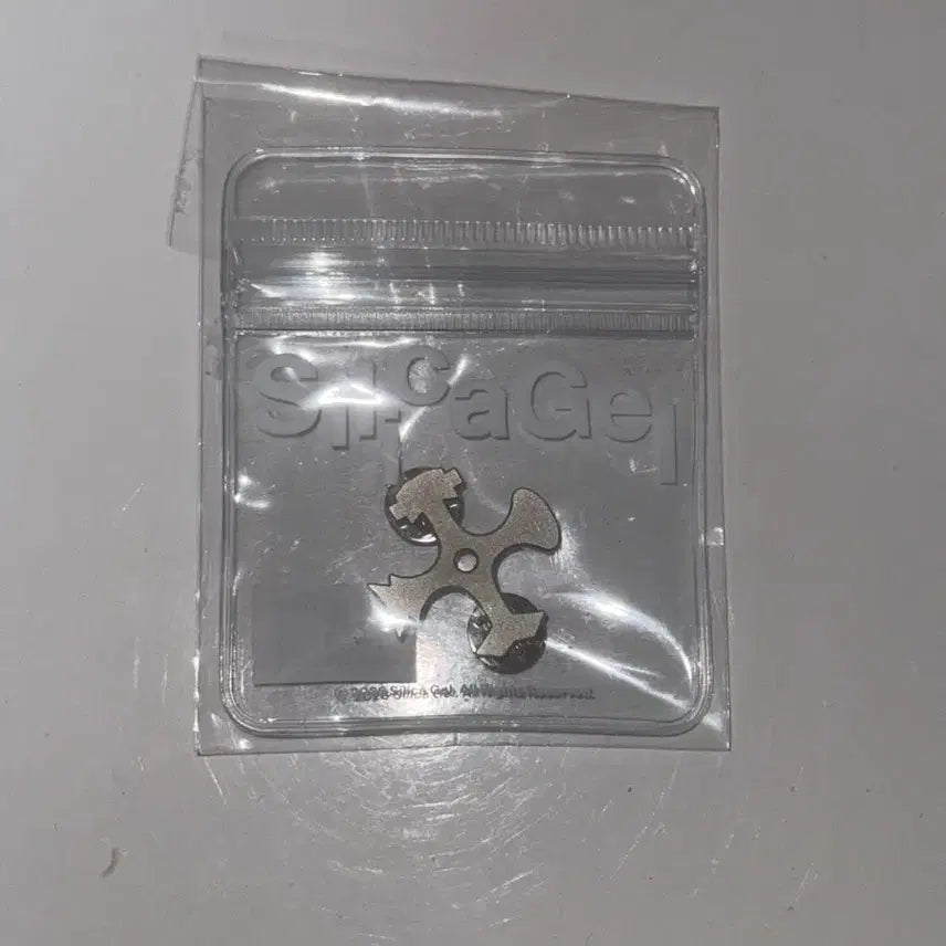 [BUNJANG] Silica Gel Badge (Sealed) / (미개봉)실리카겔 뱃지 팝니다