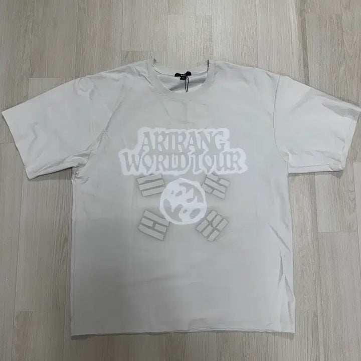 [BUNJANG] BTS Arirang World Tour Official S/S Tour T-Shirt L / BTS 아리랑 월드투어 공식 굿즈 S/S 투어 반팔 티셔츠 L