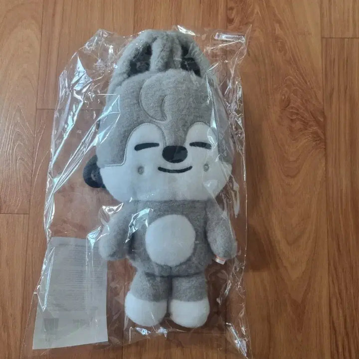 [BUNJANG] Stray Kids Run It Skzoo Wolfchan Plush Crossbody Bag (Bang Chan) Sealed / 스트레이키즈 런잇 스키주 울프찬 플러쉬 크로스백 (방찬) 미개봉