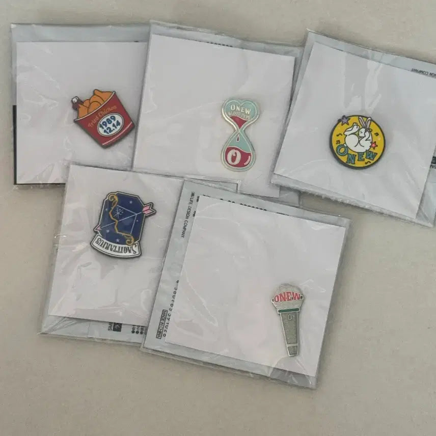 [BUNJANG] SHINee Onew Life Goes On Japan Tour Badge Bundle Set / 샤이니 온유 진기 일본 Life goes on 투어 뱃지 일괄