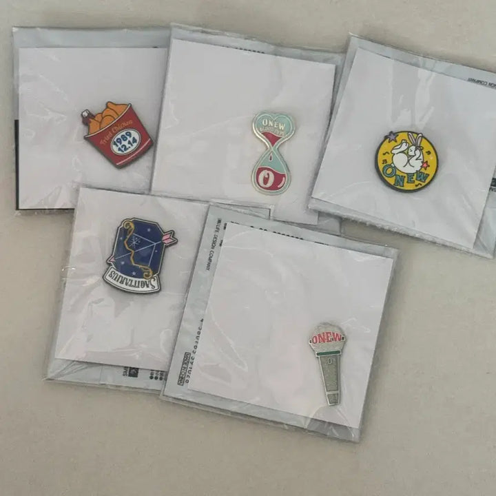 [BUNJANG] SHINee Onew Life Goes On Japan Tour Badge Bundle Set / 샤이니 온유 진기 일본 Life goes on 투어 뱃지 일괄