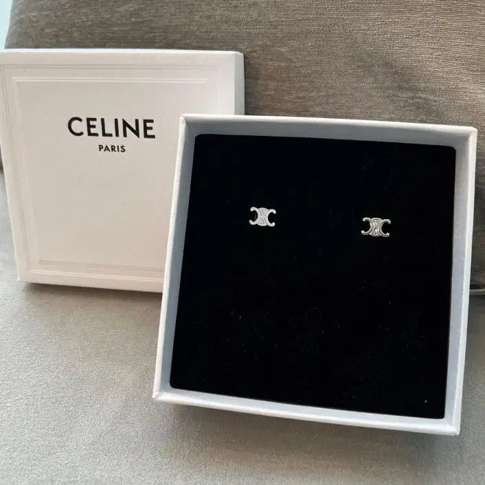 [BUNJANG] Celine Trioomp Stud Logo Earrings Silver / 셀린 트리오럼프 스터드 로고 이어링