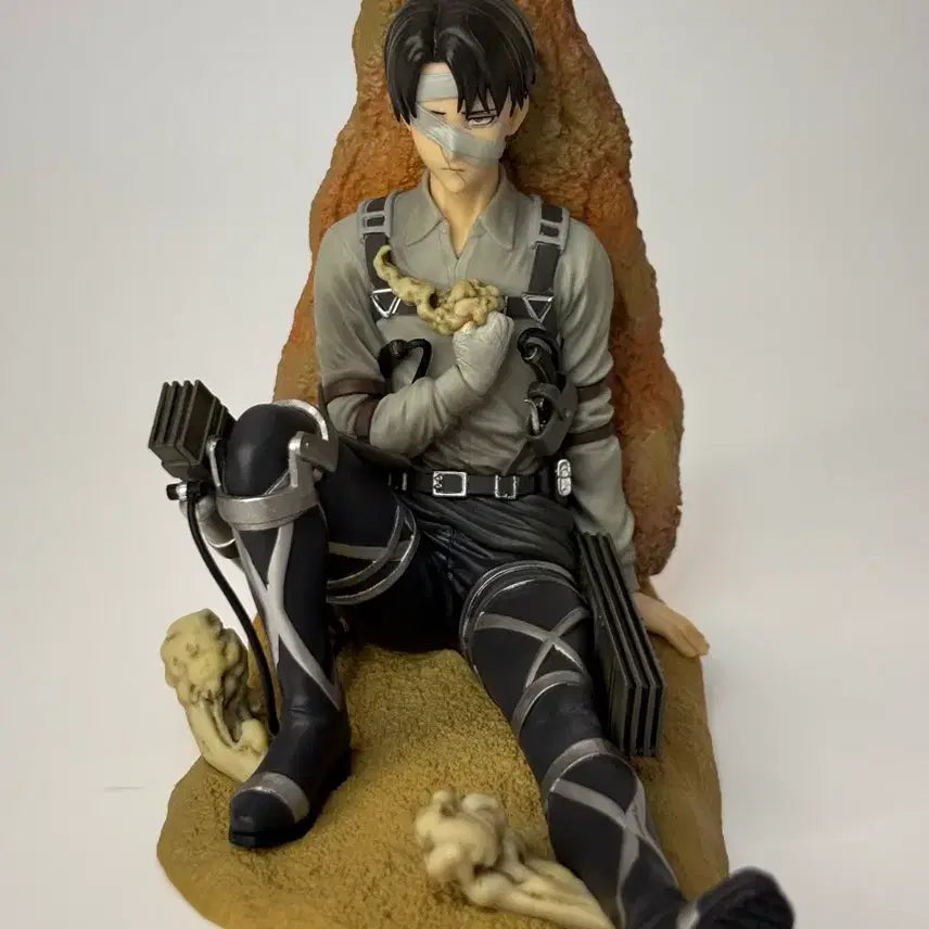 [BUNJANG] Attack on Titan Levi Figure (Unsealed) / [개봉품] 진격의거인 리바이 C상
