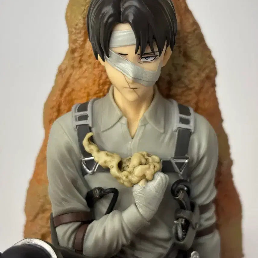 [BUNJANG] Attack on Titan Levi Figure (Unsealed) / [개봉품] 진격의거인 리바이 C상