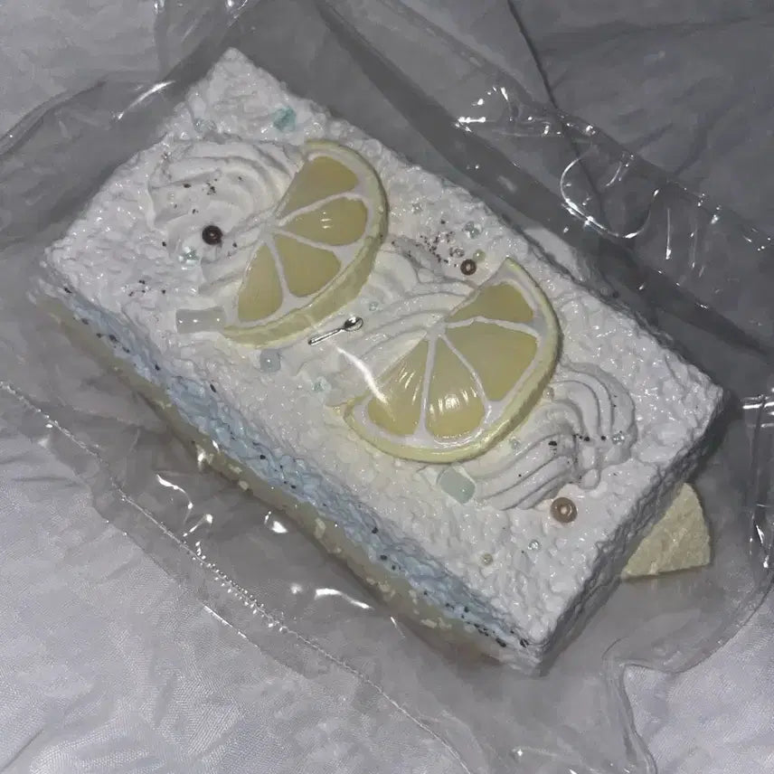 [BUNJANG] Mokk Lemon Cake Squishy Toy / Mokk 모크크 목 말랑이 해외샵 스퀴시 레몬 케이크