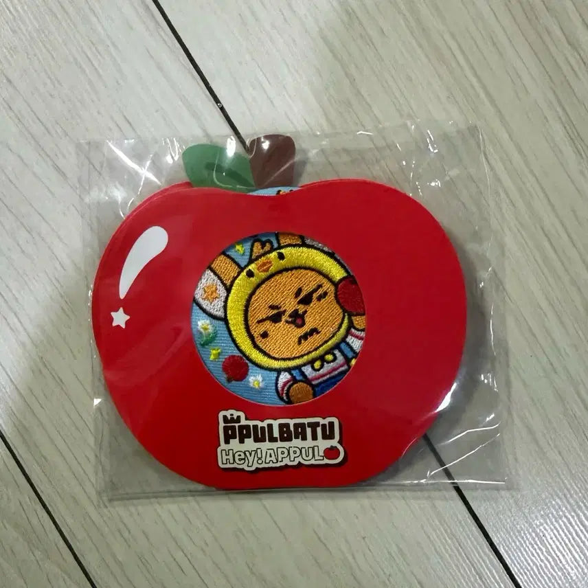 [BUNJANG] TXT Yeonjun Apple Bat Embroidered Can Badge / [현물] 투바투 황춘 연준 애뿔바투 자수 캔뱃지