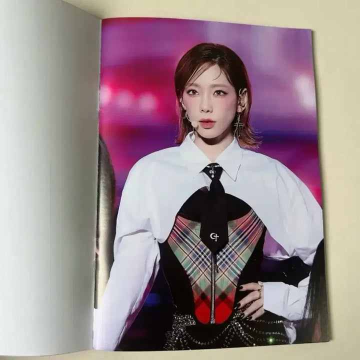 [BUNJANG] Taeyeon Goods Set Postcard Booklet Confetti Photocard Concert Girls&