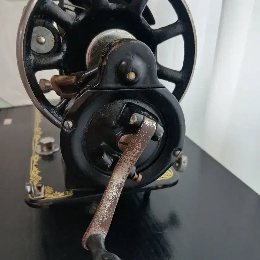 [BUNJANG] New Hope Hand-Cranked Sewing Machine Head Industrial Art Object / 손 재봉틀 순수 수동기계의 진수 산업예술품 오브제 미싱