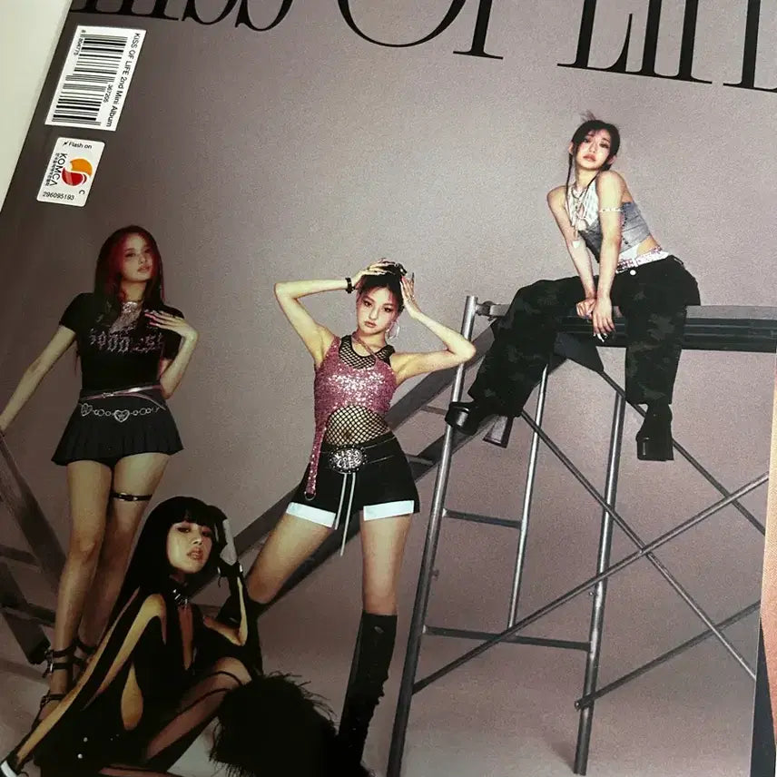 [BUNJANG] KISS OF LIFE Mini 2nd Album (Unsealed) / 키스오브라이프 미니2집 개봉앨범 (bad)