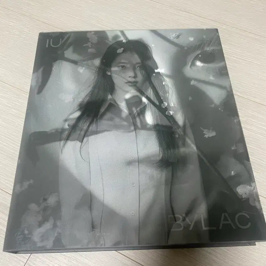 [BUNJANG] IU 5th Album LILAC (BYLAC Version) / 아이유 5집 LILAC 앨범 (BYLAC)