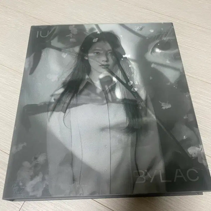 [BUNJANG] IU 5th Album LILAC (BYLAC Version) / 아이유 5집 LILAC 앨범 (BYLAC)