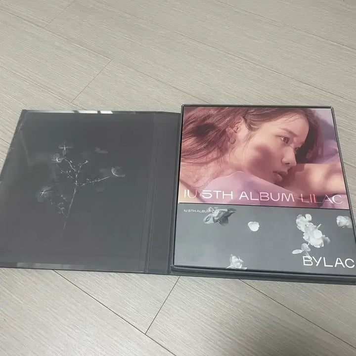[BUNJANG] IU 5th Album LILAC (BYLAC Version) / 아이유 5집 LILAC 앨범 (BYLAC)