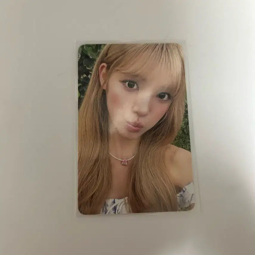 [BUNJANG] LE SSERAFIM YUNJIN Sticker Album Photocard / 레몬탱 스티커 앨범 유하 포토카드