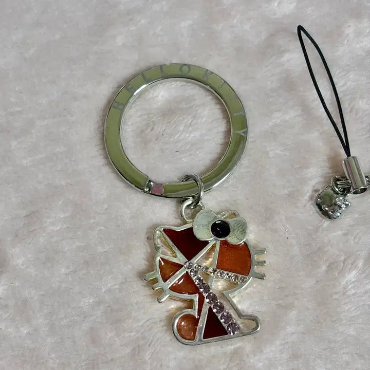[BUNJANG] Vintage Hello Kitty Cubic Gal Keyring Charm / 고전 헬로키티 큐빅 갸루 키링 참 키티스트랩