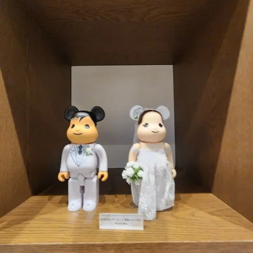 [BUNJANG] Bearbrick Greeting Wedding 2 Plus 400% Figure / 베어브릭 그리팅 웨딩2탄 플러스 400% Bearbrick Greeting Wedding2