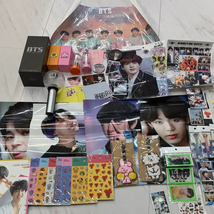 [BUNJANG] BTS Early Merchandise Bundle Set (Army Bomb, Fan Goods, Official Goods) / 급처 방탄소년단 초기 굿즈 (아미봉 아미밤 응원봉, 비공굿, 공굿 전부) 일괄