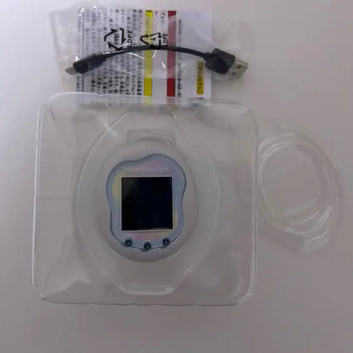 [BUNJANG] Bandai Tamagotchi Uni Prism White + Case (Opened) / 반다이 다마고치 유니 프리즘 화이트+ 케이스 개봉