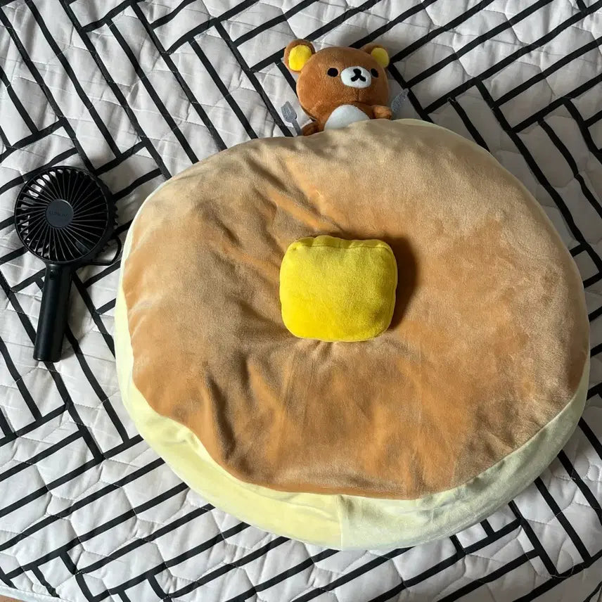 [BUNJANG] Rilakkuma Large Pancake Cushion / 리락쿠마 팬케이크 대형 쿠션