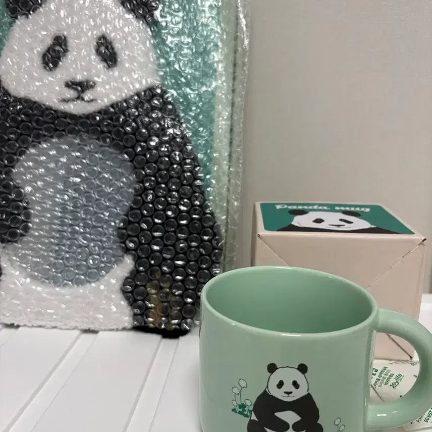 [BUNJANG] Fu Bao Limited Edition Set Mirror &amp; Cup Bundle / 푸바오 초판 굿즈 거울 컵 일괄 판매 덤으로 미니 러그 !