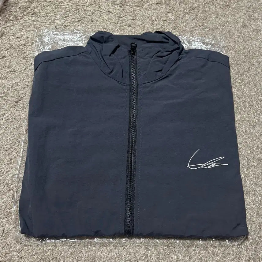 [BUNJANG] Kyuhyun 10th Anniversary Windbreaker / 규현 10주년기념 바람막이 양도