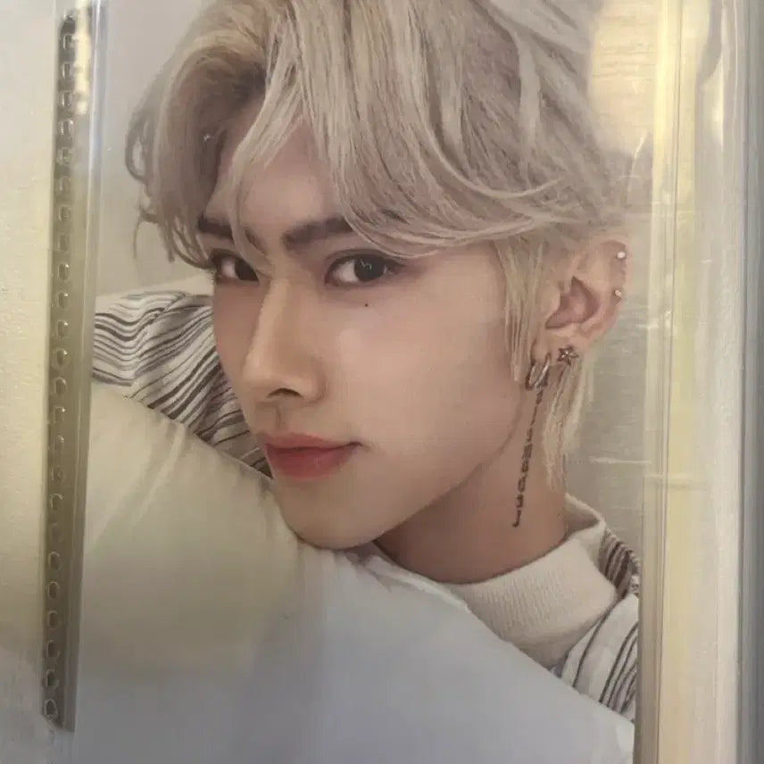 [BUNJANG] Riki Bed Photocard / 리키 침대 포카