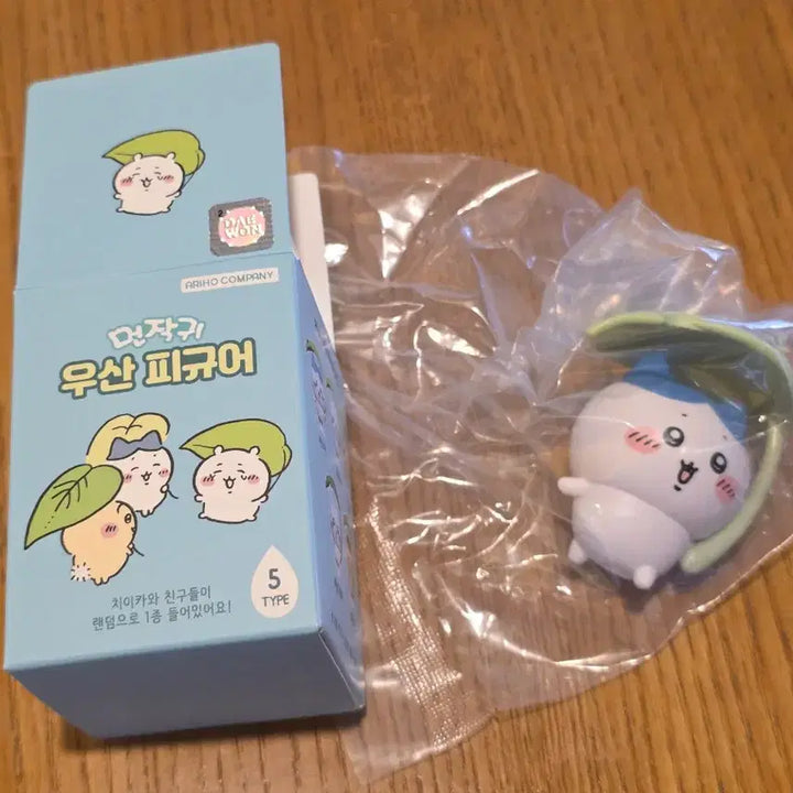 [BUNJANG] Chikawa Hachiware Umbrella Figure / 롯데시네마 먼작귀 치이카와 우산피규어 하치와레 가르마