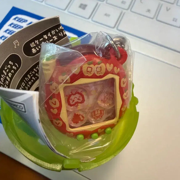 [BUNJANG] Ringgochi Tamagotchi Shaker Keyring 3rd Edition - Red / [링고치] 다마고치 쉐이커 키링 3탄 레드