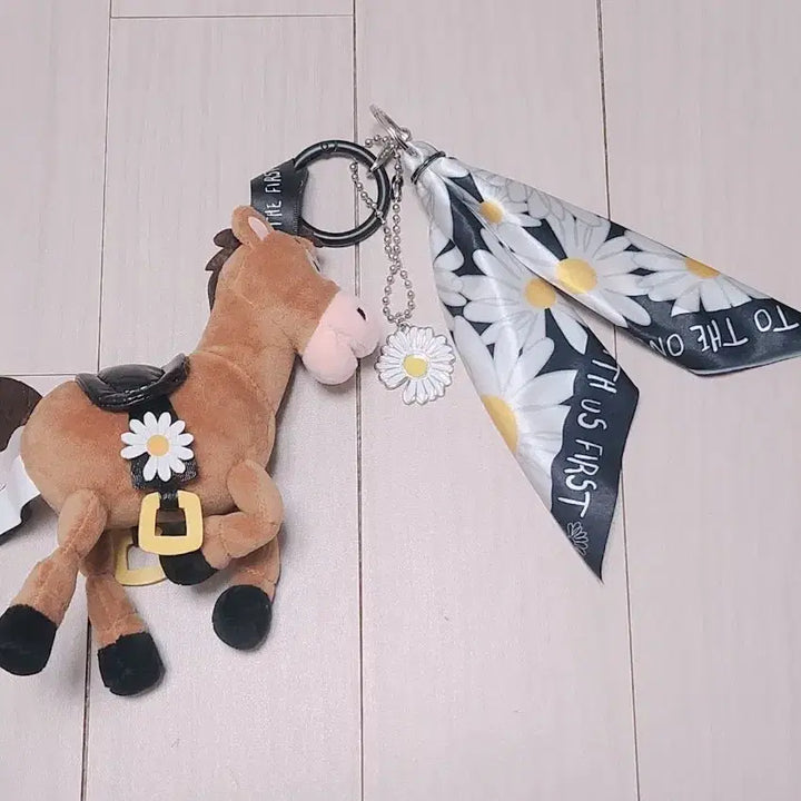 [BUNJANG] PEACEMINUSONE x Toy Story The Firstman Plush Keychain Secret Bullseye / 피스마이너스원 x 토이스토리 더 퍼스트맨 플러시 키링 시크릿 불스아이