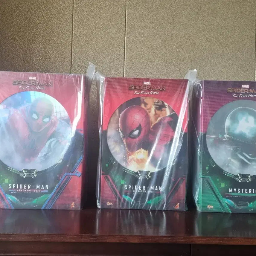 [BUNJANG] Hot Toys Spider-Man: Far From Home 3 Figure Bundle Set (Homemade/Upgraded/Mysterio) Sealed / [일괄] 핫토이 스파이더맨 파프롬홈 3종 세트 미개봉 (홈메이드/업그레이드/미스테리오)