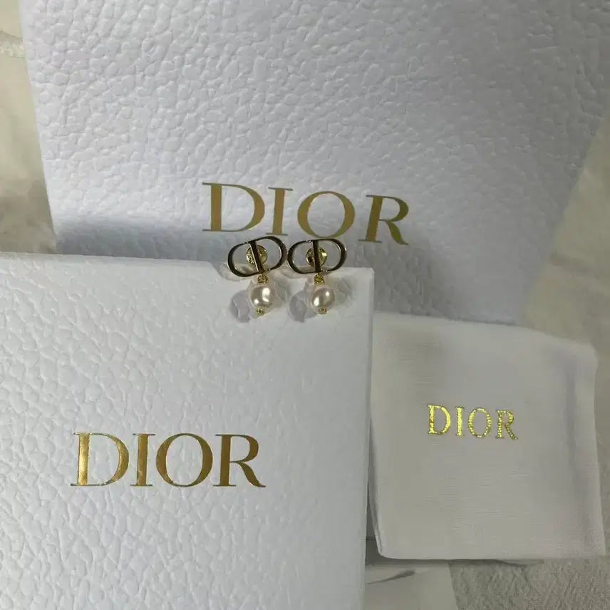 [BUNJANG] Dior CD Pearl Earrings / 디올 CD 이어링 진주 귀걸이