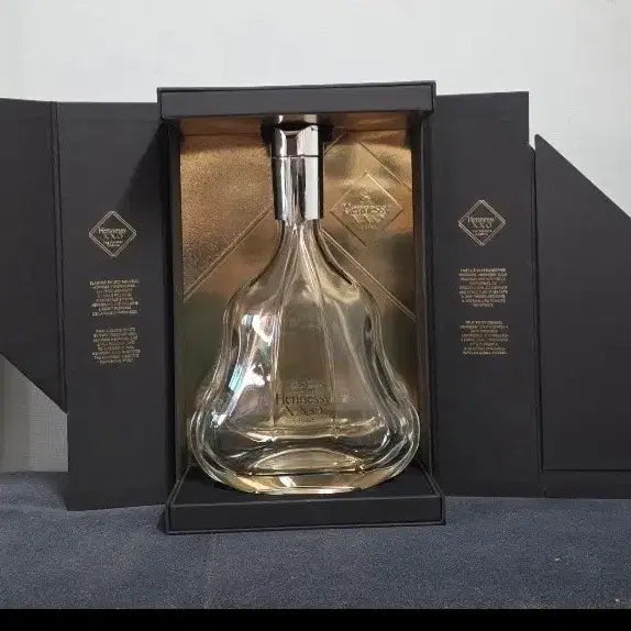 [BUNJANG] Hennessy XO &amp; Johnnie Walker King George V Whiskey Empty Bottles with Cases / 헤네시 XO, 조니워커 킹조지 5세 위스키 공병