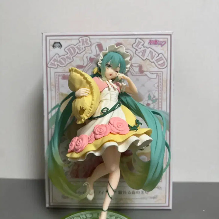 [BUNJANG] Hatsune Miku Wonderland Sleeping Beauty Figure by Taito / 하츠네미쿠 원더랜드 피규어 타이토 잠자는 숲속의 미녀