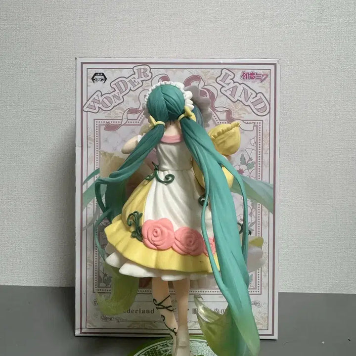 [BUNJANG] Hatsune Miku Wonderland Sleeping Beauty Figure by Taito / 하츠네미쿠 원더랜드 피규어 타이토 잠자는 숲속의 미녀