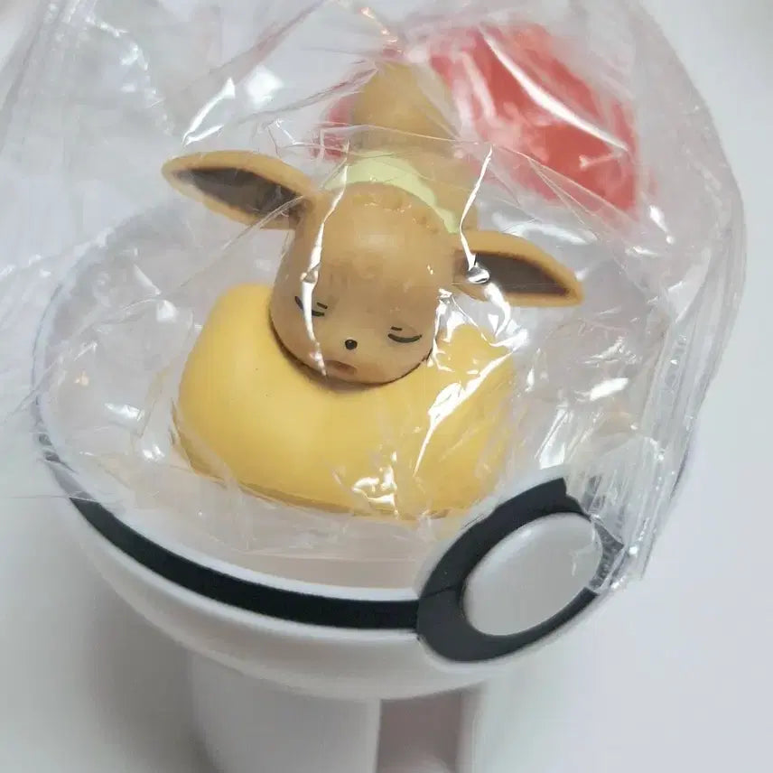 [BUNJANG] CU Pokémon Ball Figure Set (Mew + Eevee) / CU 포켓몬볼 피규어 뮤+이브이