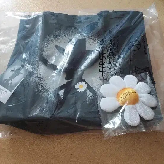 [BUNJANG] Toy Story x Peaceminusone Woody Seoul Bag &amp; Daisy Keychain Set / 토이스토리 피스마이너스원 더 퍼스트팬 우디 서울백가방 데이지 키링