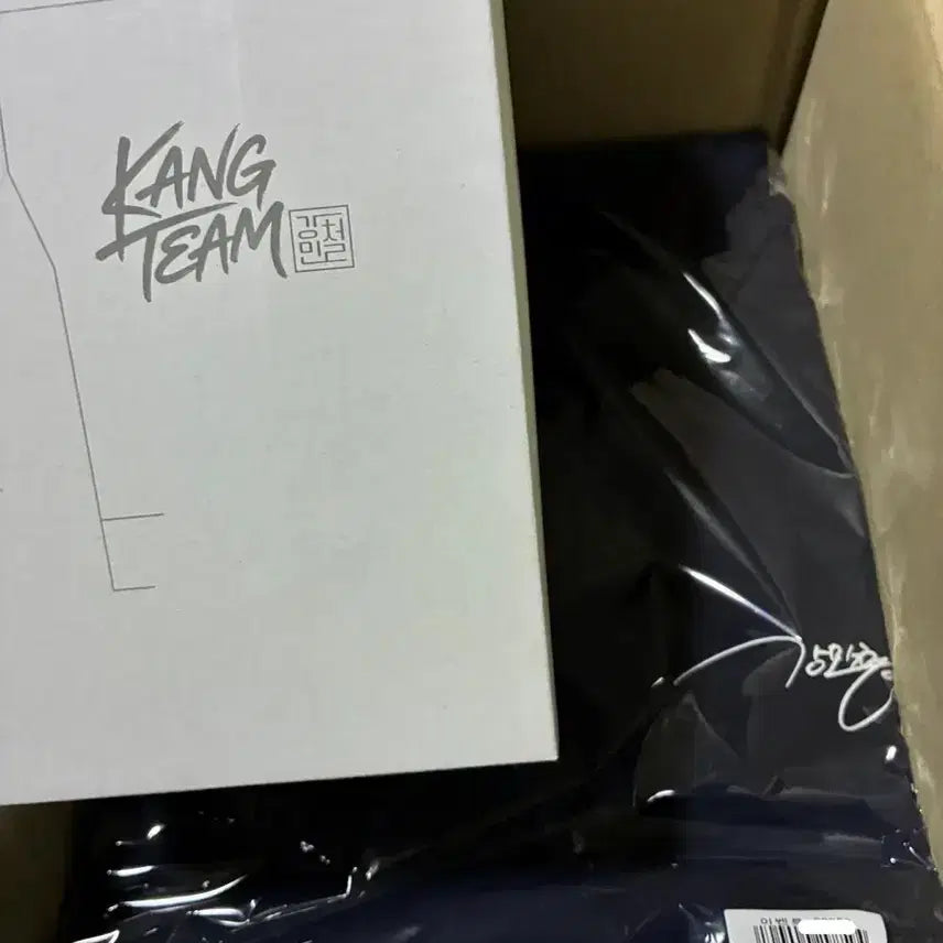 [BUNJANG] Kang Min Chul Goods Sealed Tumbler &amp; T-Shirt (XL) / (미개봉) 강민철 굿즈 텀블러,티셔츠(xl)