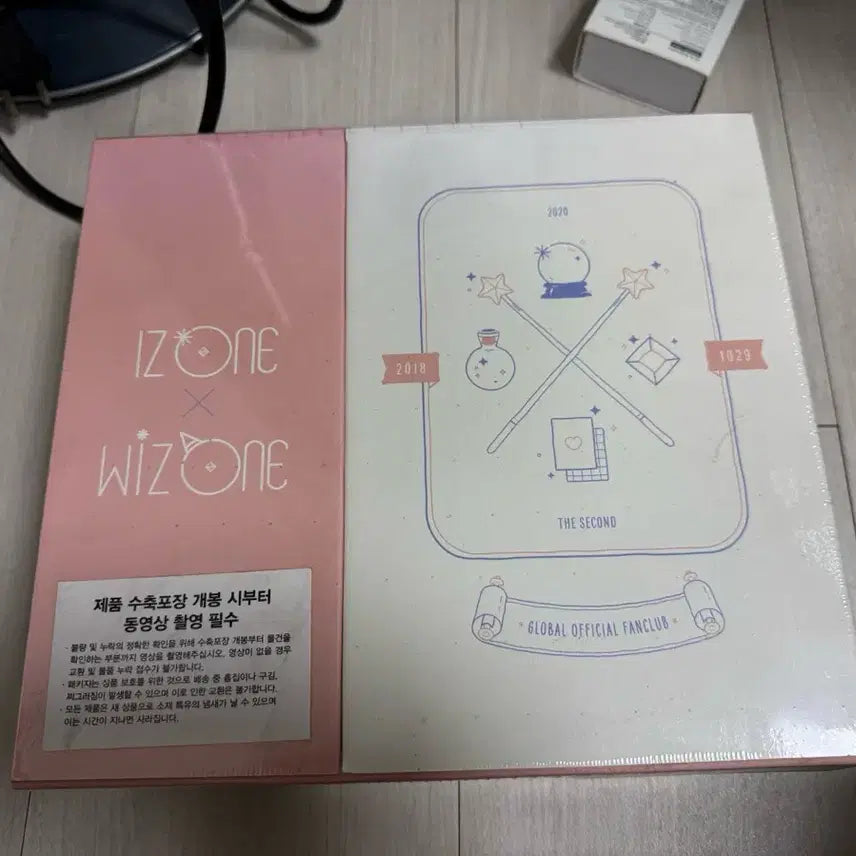 [BUNJANG] IZ*ONE Official Fanclub Kit / 위즈원 키트 아이즈원