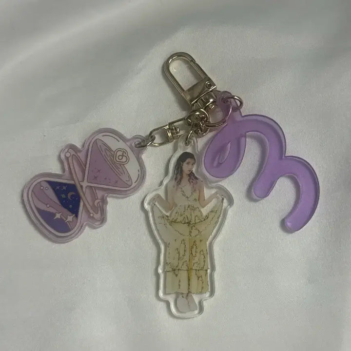 [BUNJANG] IU The Golden Hour Badge Keyring Bundle Set / 아이유 더 골든 아워 뱃지 키링 일괄