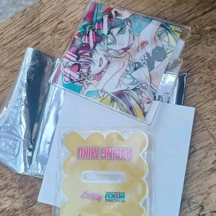[BUNJANG] Racing Miku Luka Acrylic Stand + Can Badge / 레이싱미쿠 루카 아크릴스탠드 +  캔뱃지