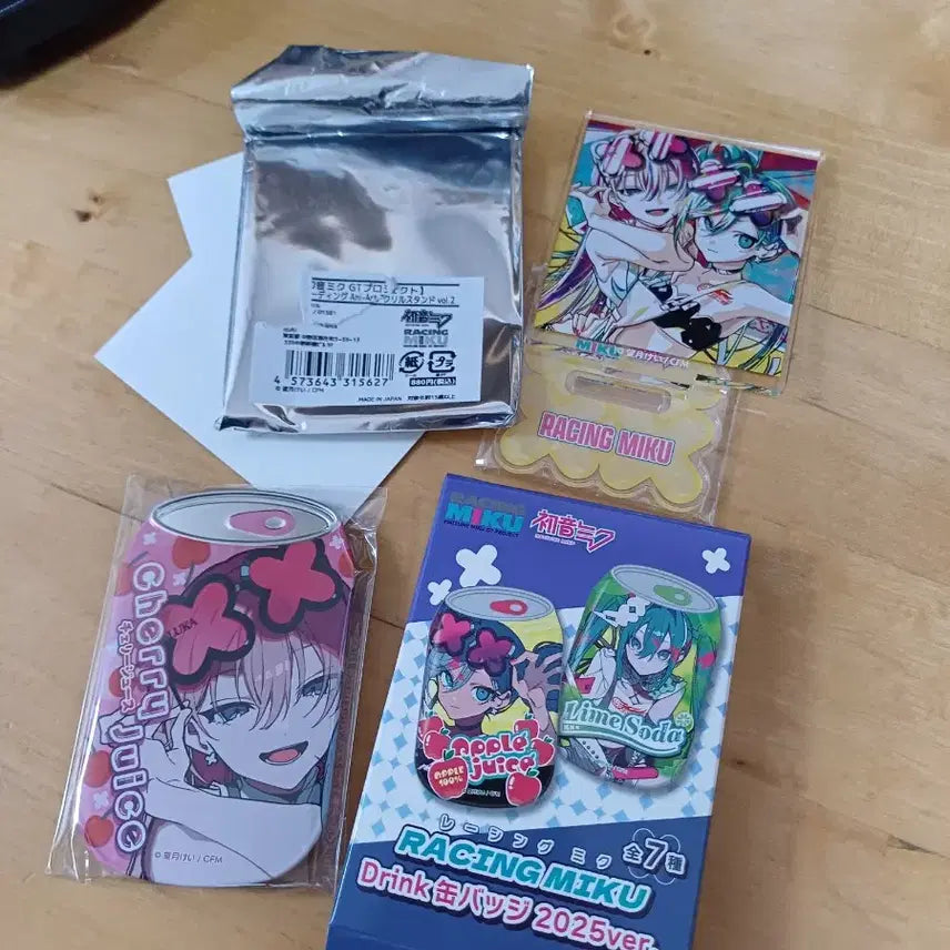 [BUNJANG] Racing Miku Luka Acrylic Stand + Can Badge / 레이싱미쿠 루카 아크릴스탠드 +  캔뱃지